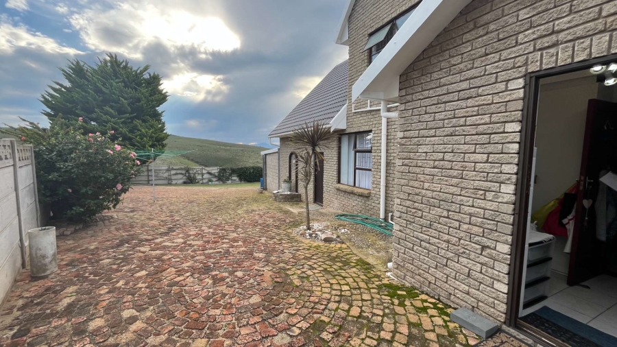 4 Bedroom Property for Sale in Hartenbos Heuwels Western Cape